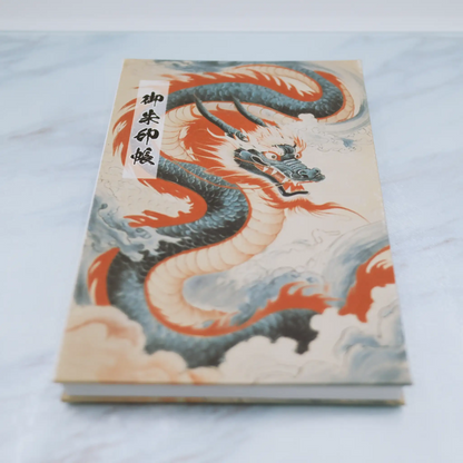 【縦向き御朱印帳-龍神2】正面下から煽りアングルの写真