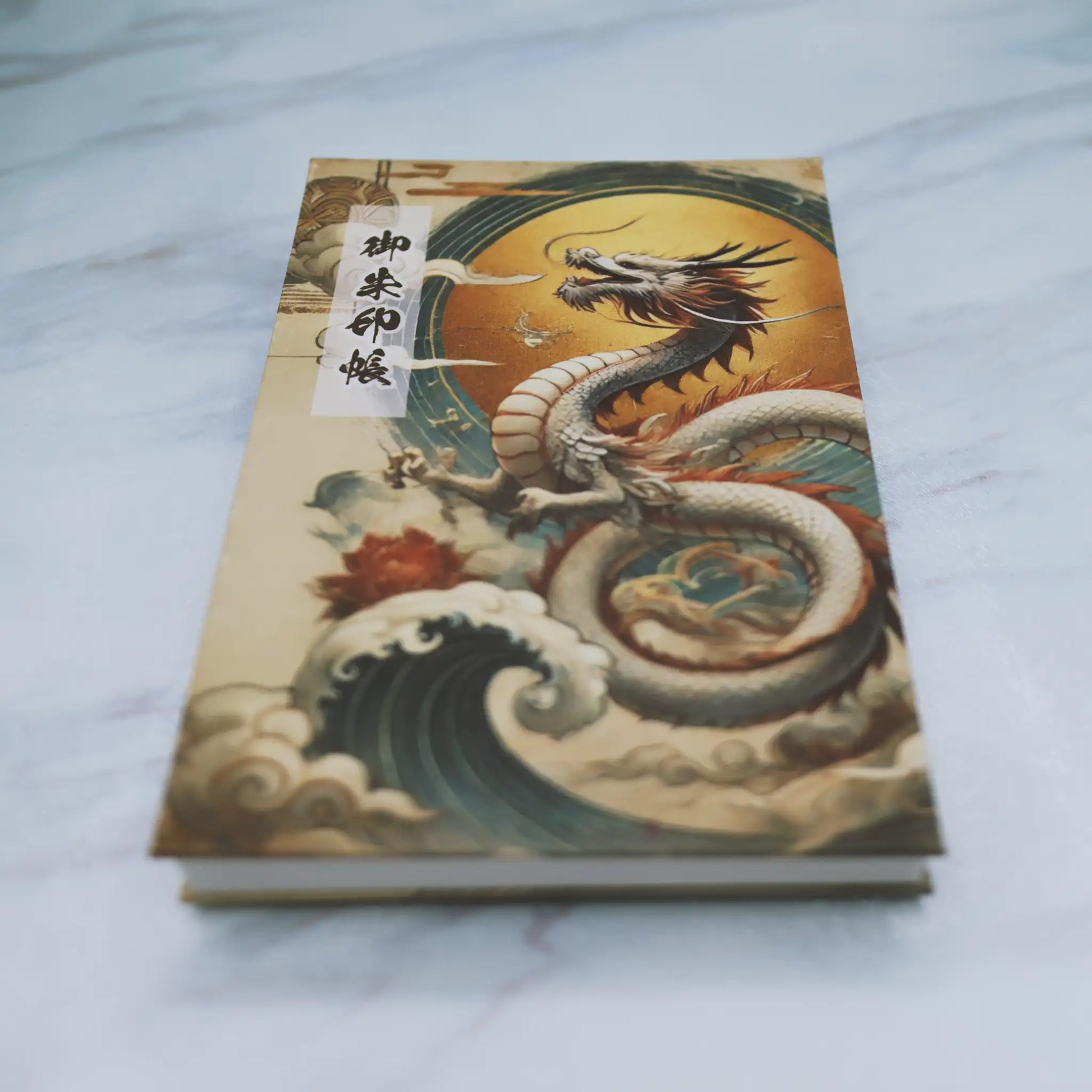 【縦向き御朱印帳-龍神11】正面下からの煽りアングル写真