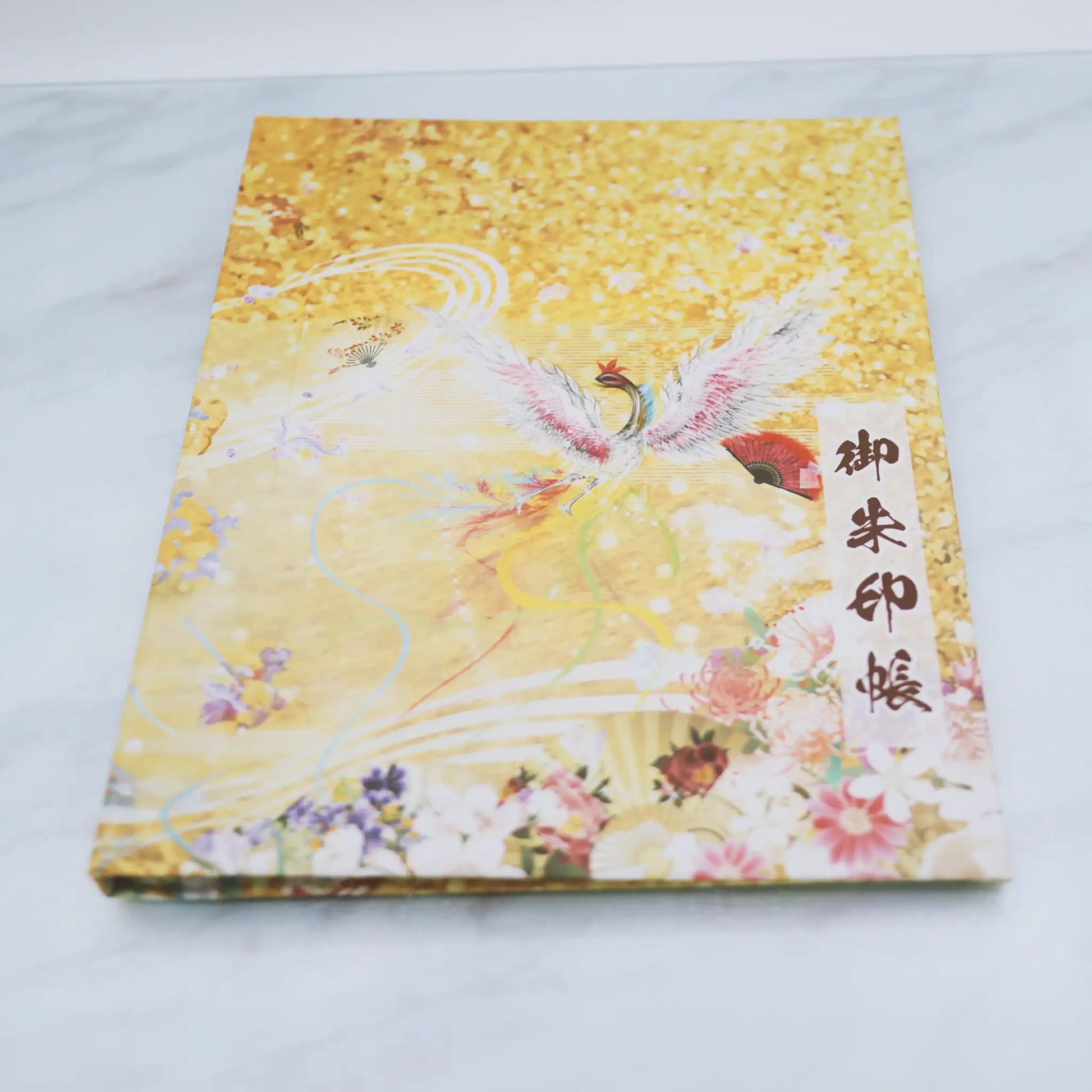 【和紙版-書き置き御朱印帳-鳳凰1】下から正面を煽るようなアングル写真